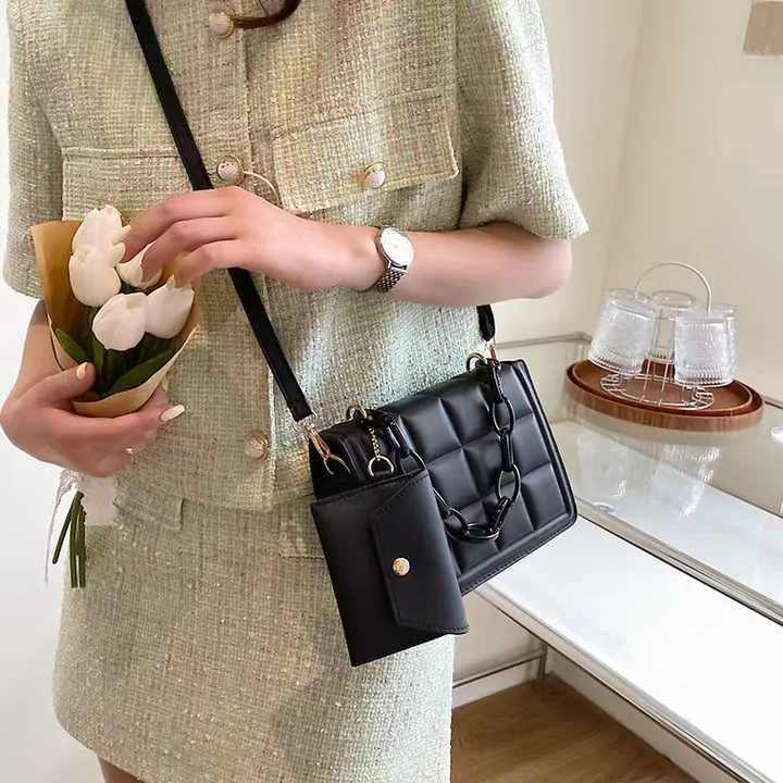 حقائب يد مصممة من علامات تجارية شهيرة  Handbags From Famous Brands