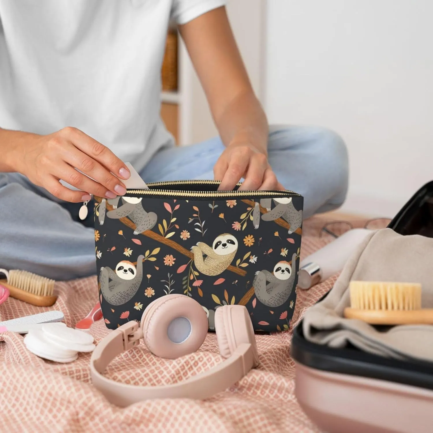 Brown Cute Sloth Tree Womens Travel Makeup Bags Leather Cosmetic Bags Toiletry Organizer Pouch With Zipper