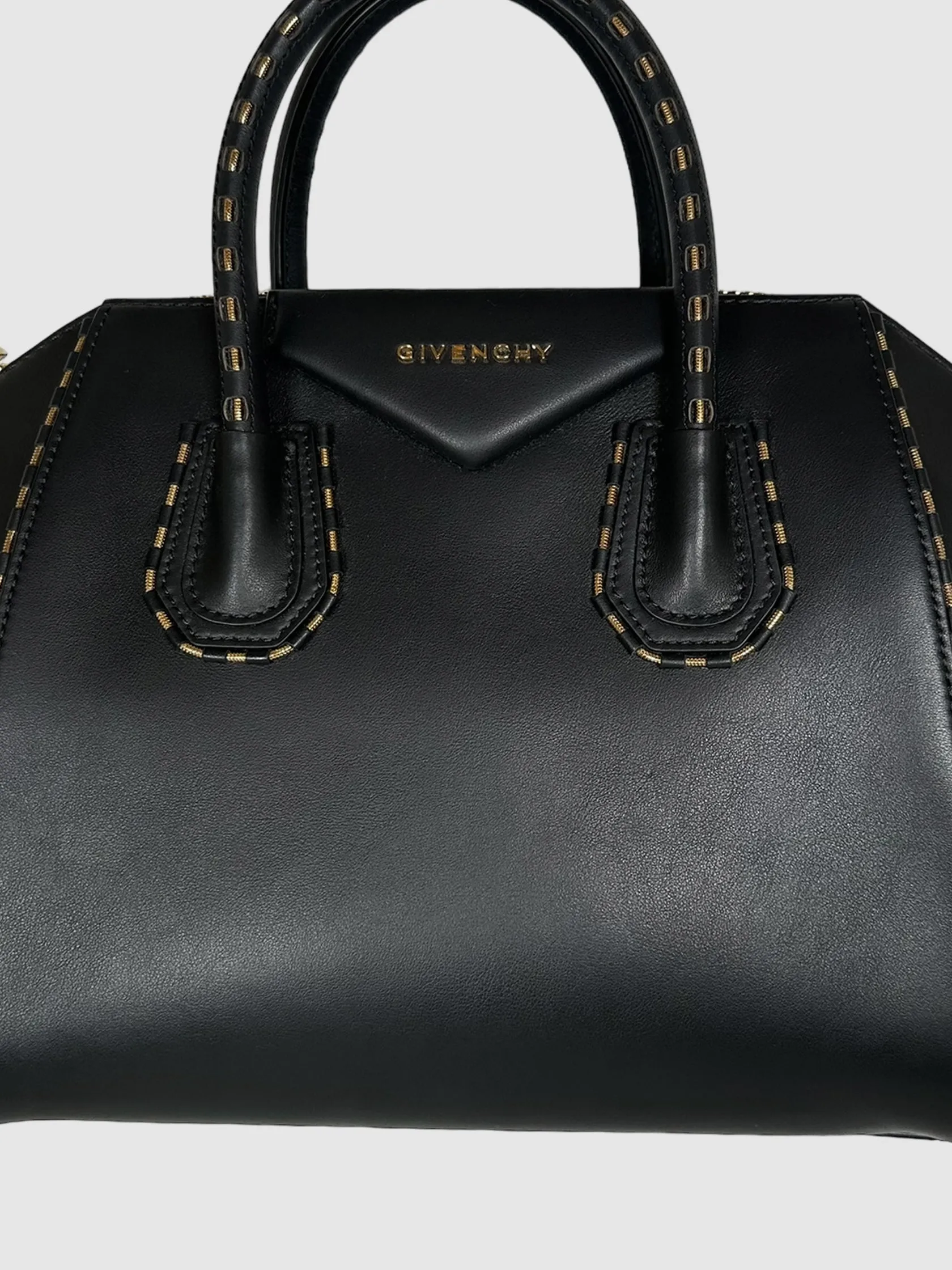 Chainlink Embellished Antigona Bag