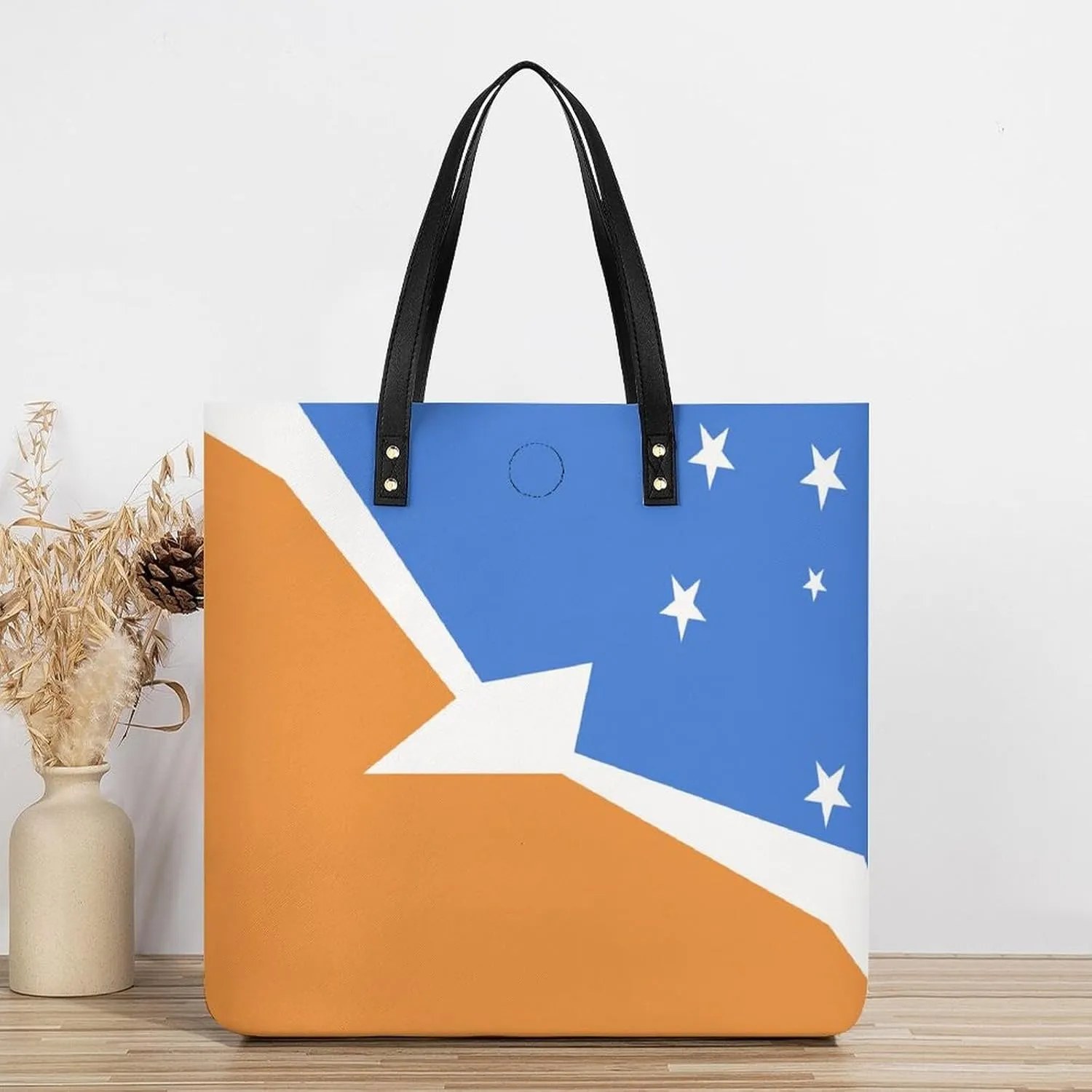 Comoros Flag Women's Tote Handbag Stylish and Spacious Leather Bag for Daily Use