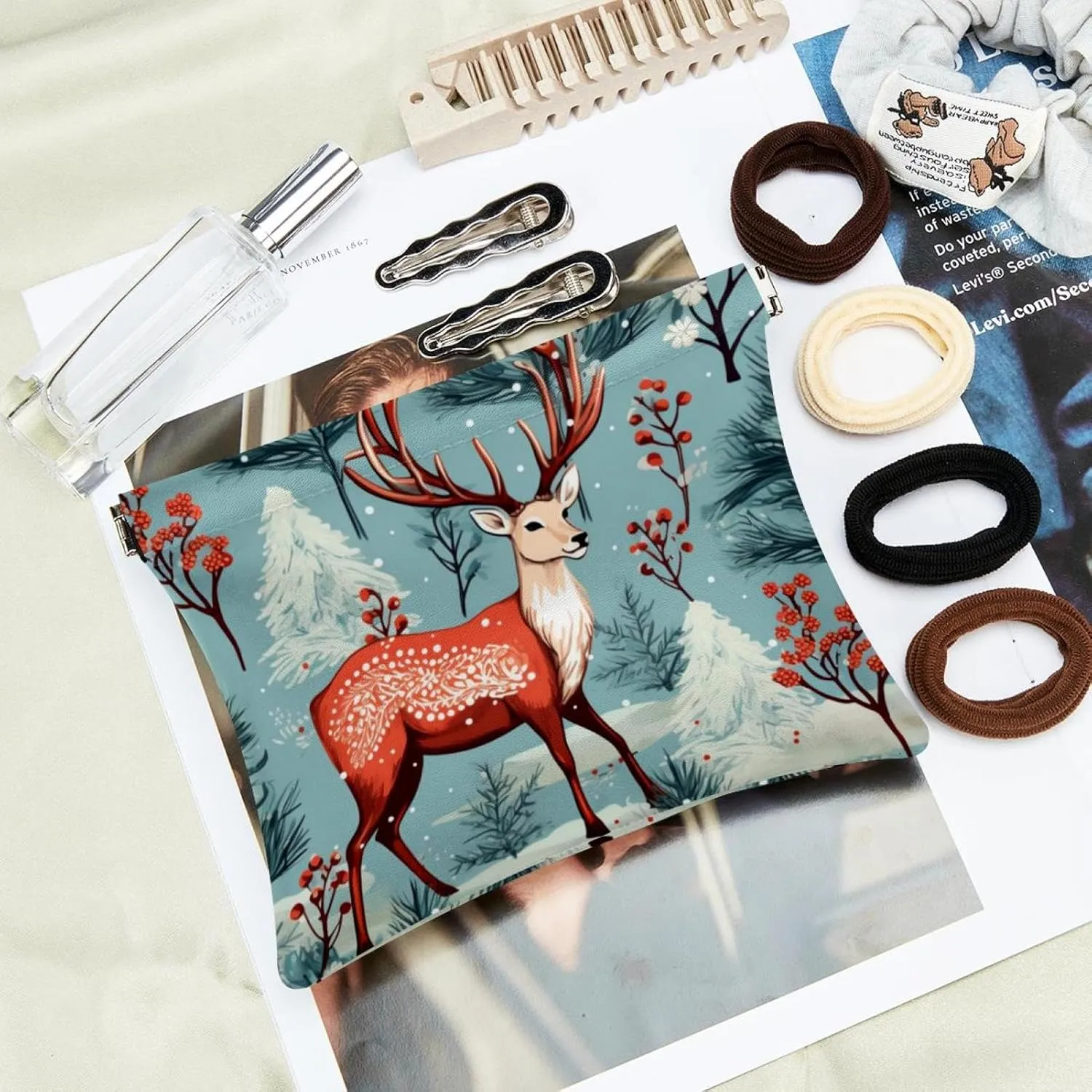 Cute Christmas Elk-1832 Pocket Cosmetic Bag, Waterproof Squeeze Makeup Bag No Zipper Self-Closing, Portable Mini Travel Storage for Headphones Jewelry