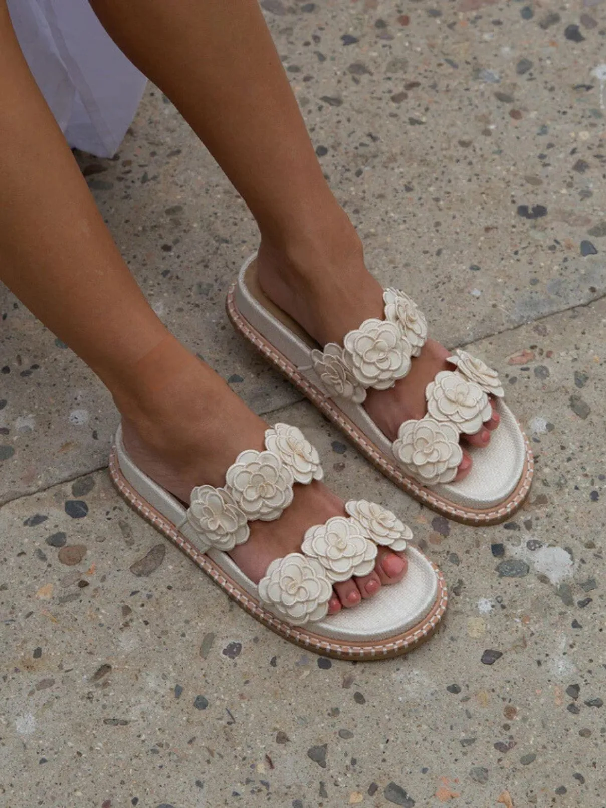 Dolce Vita Sherla Sandal in White Raffia