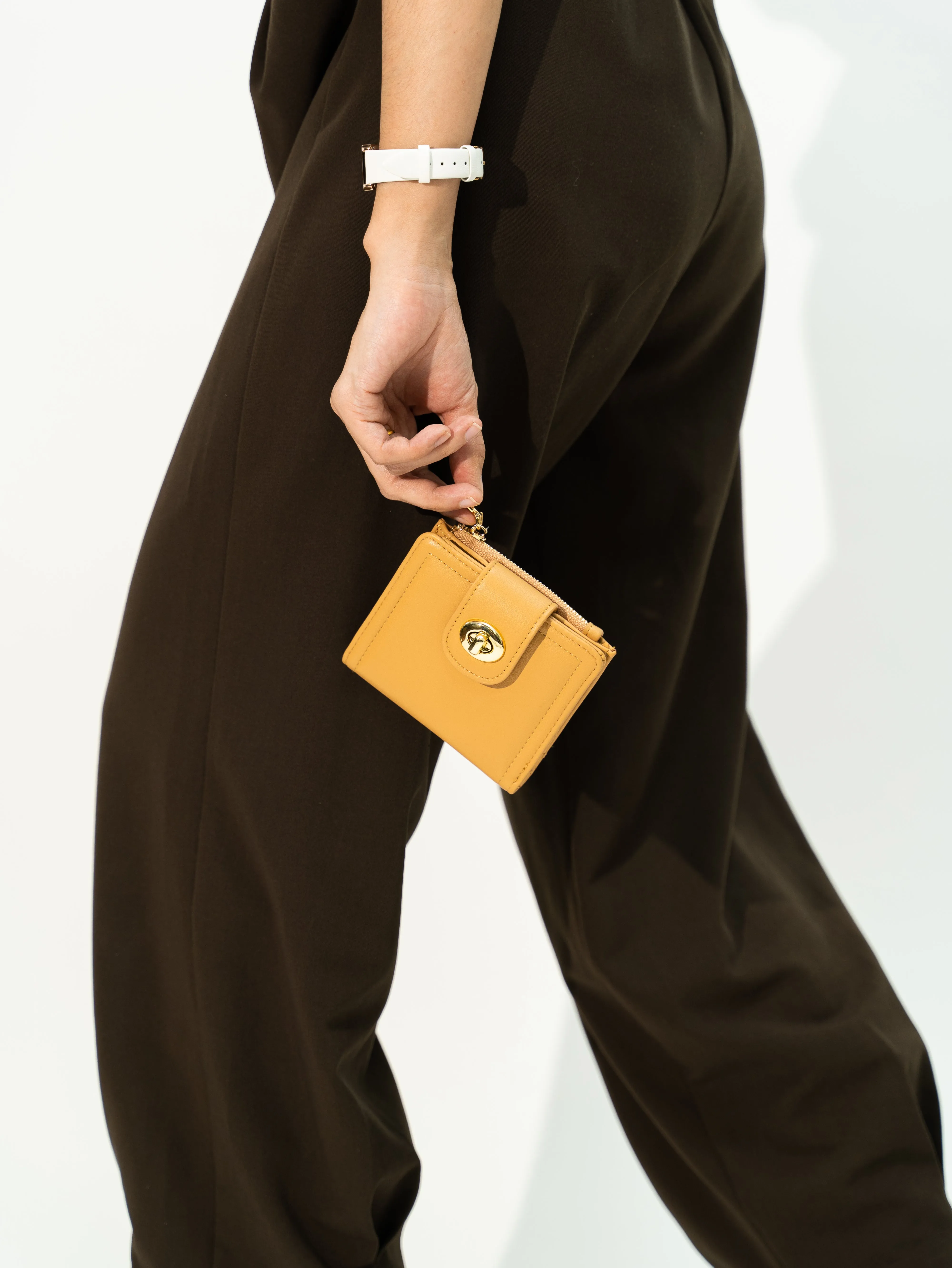 Lizzy Turn-Lock Top Zip Mini Wallet (Burlywood)