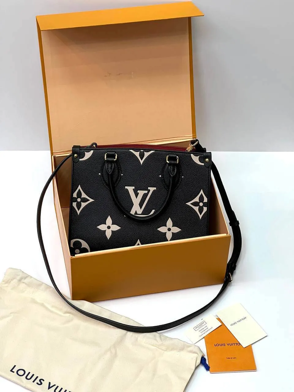 Louis Vuitton ONTHEGO PM