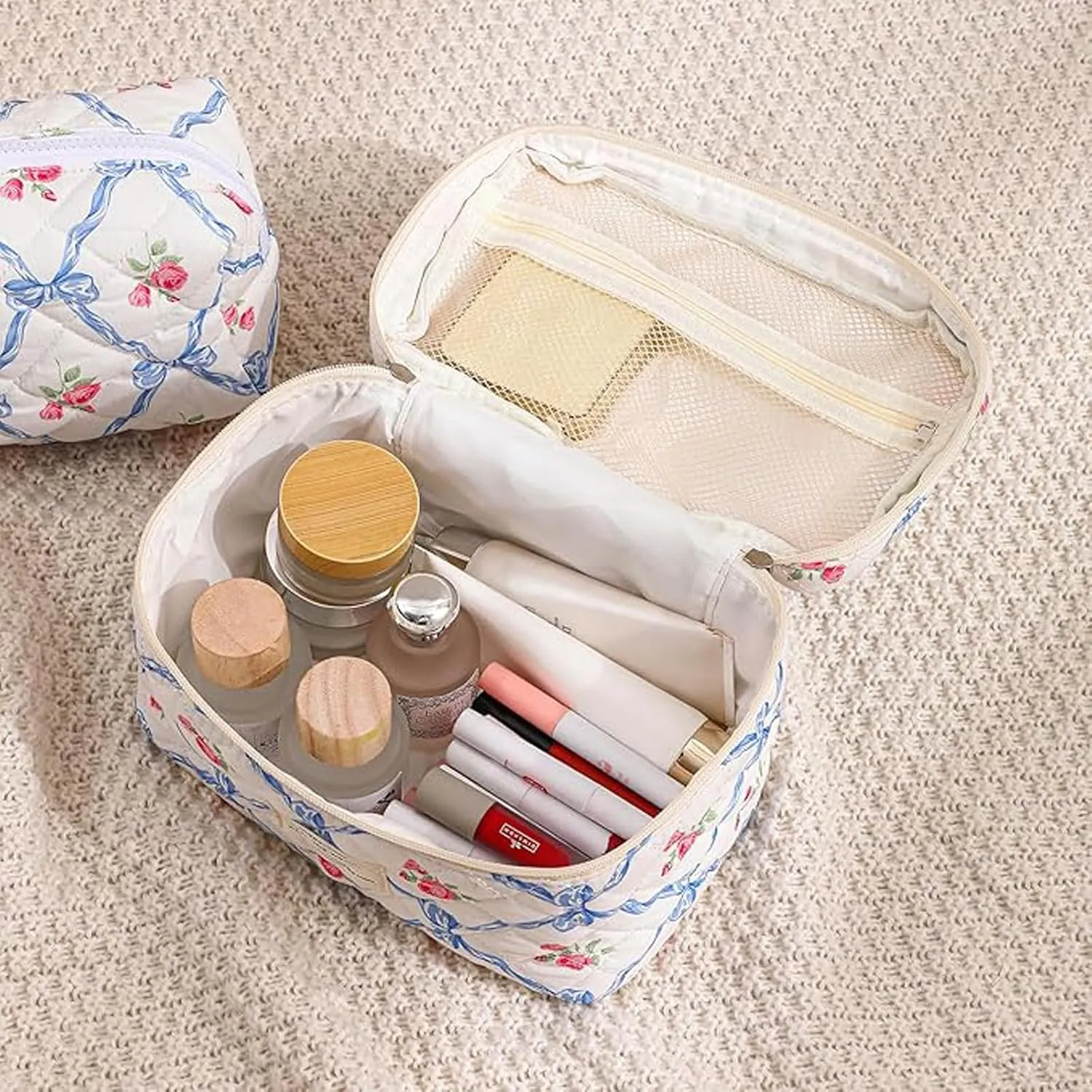 Makeup Bag, Large Quilted Makeup Bag, Cute Cosmetic Bags for Women Girls, Floral Aesthetic Travel Toiletry Bag