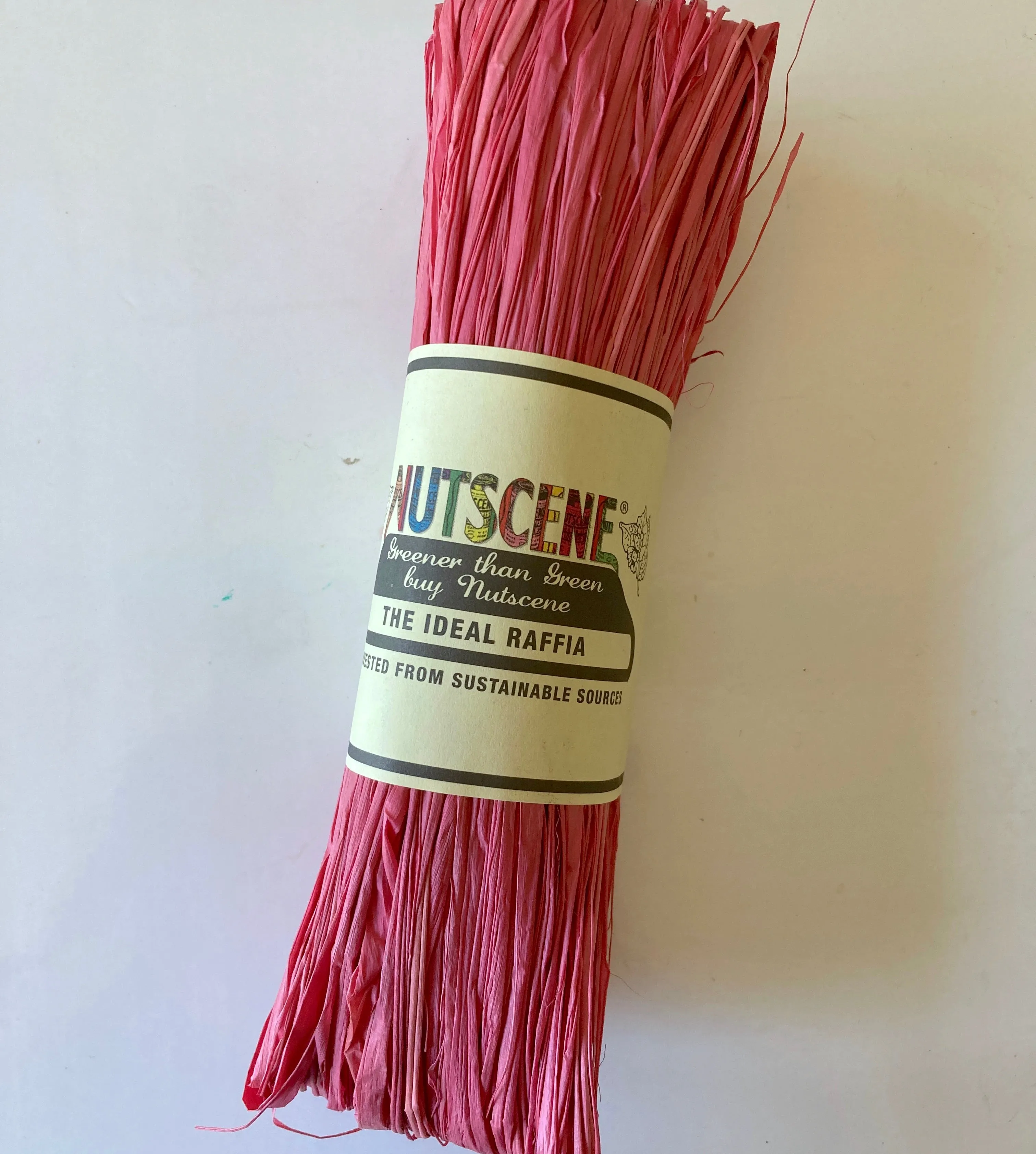 Nutscene Raffia 50g - Carnation Pink