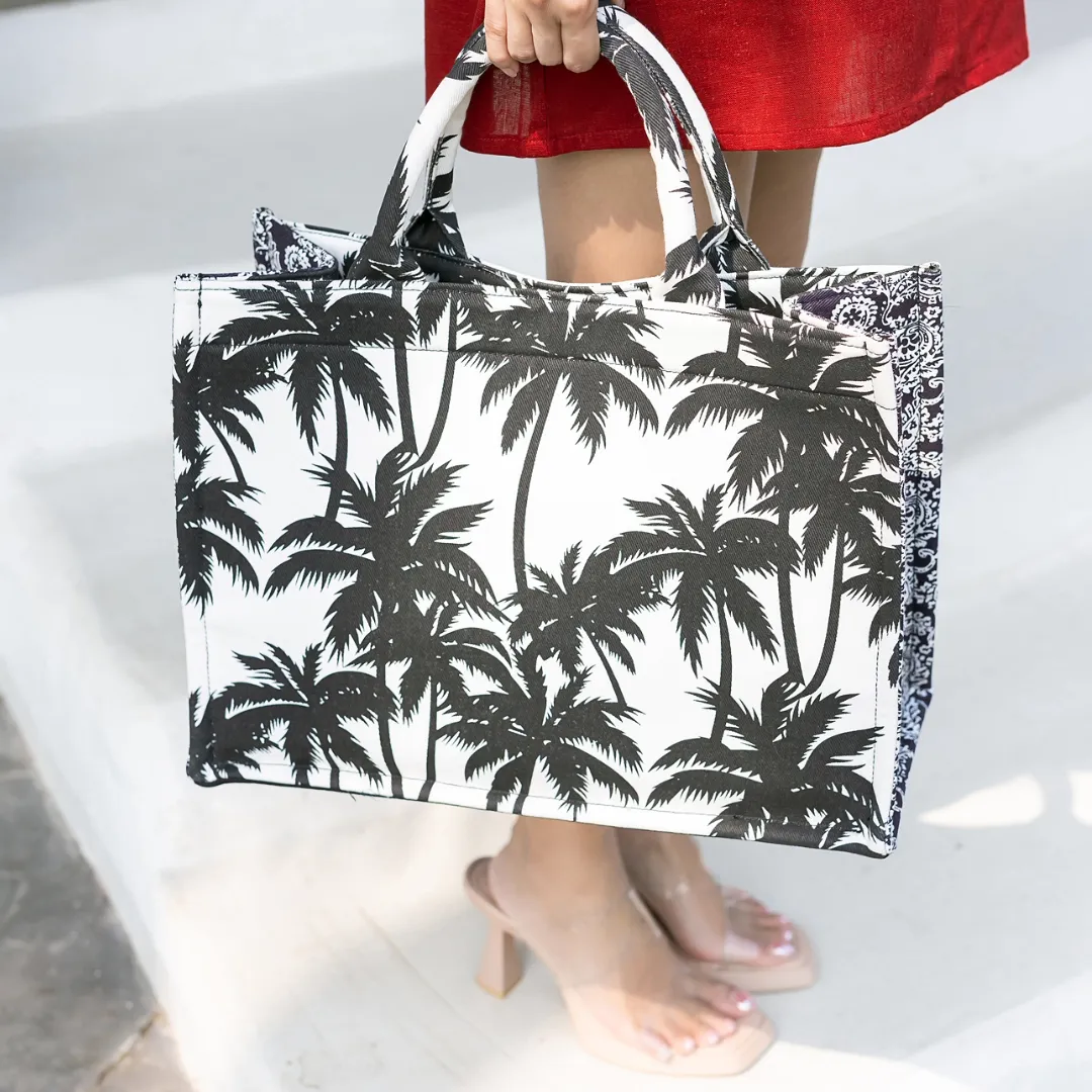 Palm Tree Print in Bold Black and White
