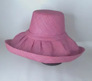 Raffia Curve Brim Hat in Lilac Madagascan