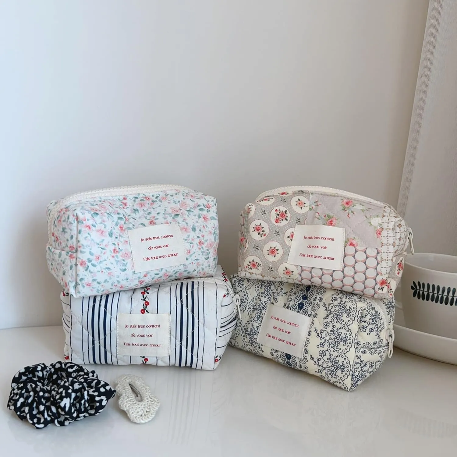 uekeboag Small Cute Floral Quilted Cotton Makeup Bag,Mini Coquette Quilted Cosmetic Pouch with Zipper,Kawaii Travel Toiletry Bags for Purse(05 Striated Cherry)